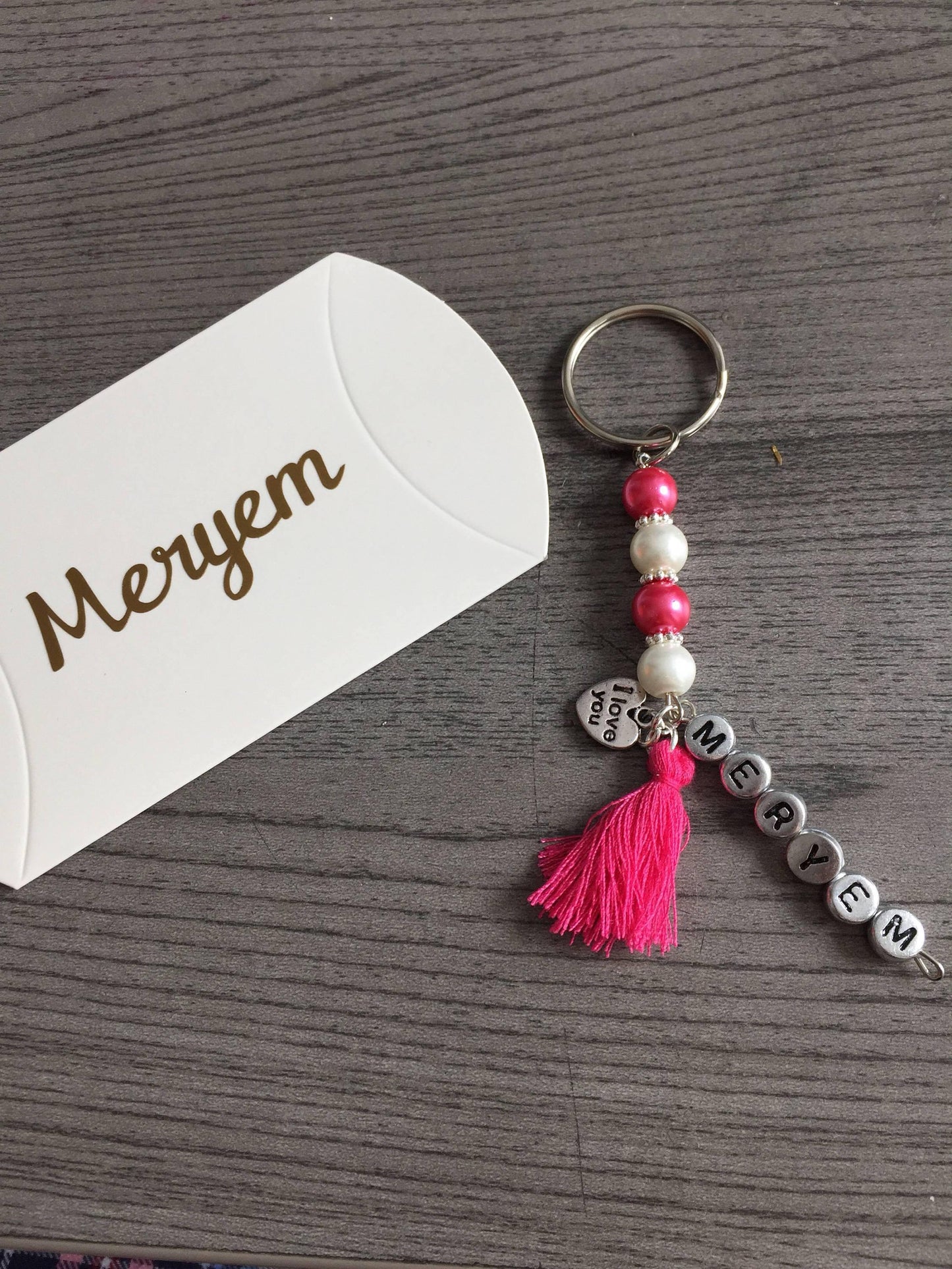 Personalized pearled keychain (incl box) - Unique Tasbihs & Gifts