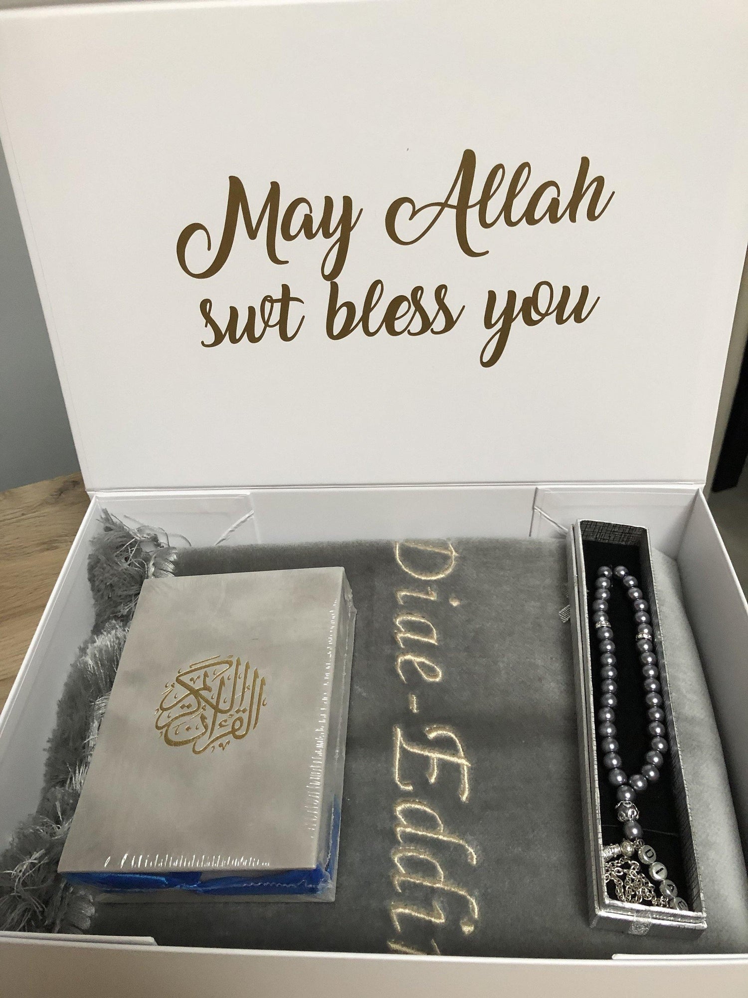Personalised gift box Velvet pocket (Rug - Arabic Quran - Tasbih) - Unique Tasbihs & Gifts