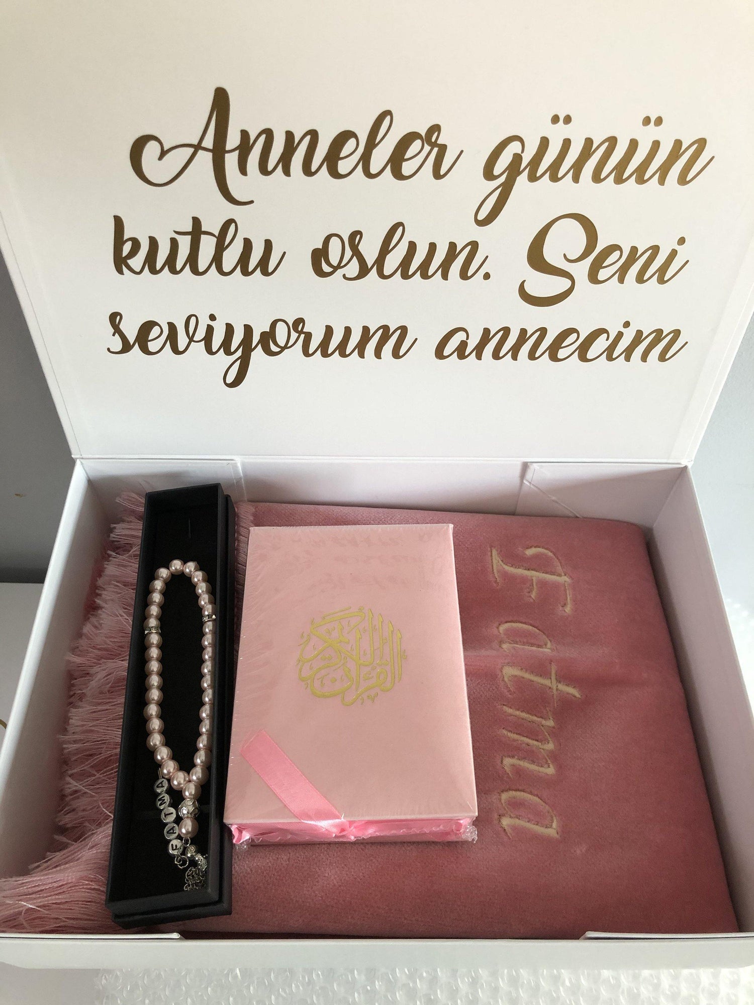 Personalised gift box Velvet pocket (Rug - Arabic Quran - Tasbih) - Unique Tasbihs & Gifts