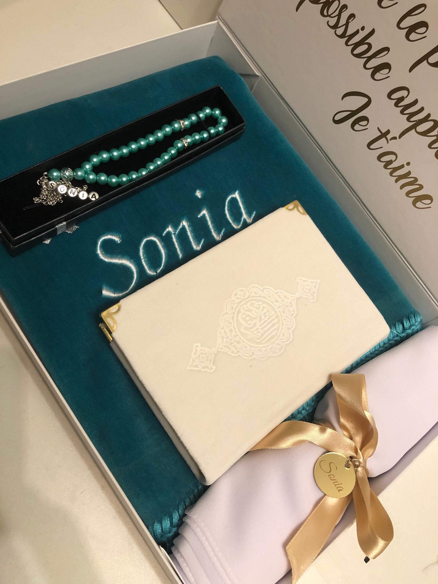 Personalised gift box small Velvet Quran (Rug - Arabic Quran - Tasbih - Scarf) - Unique Tasbihs & Gifts