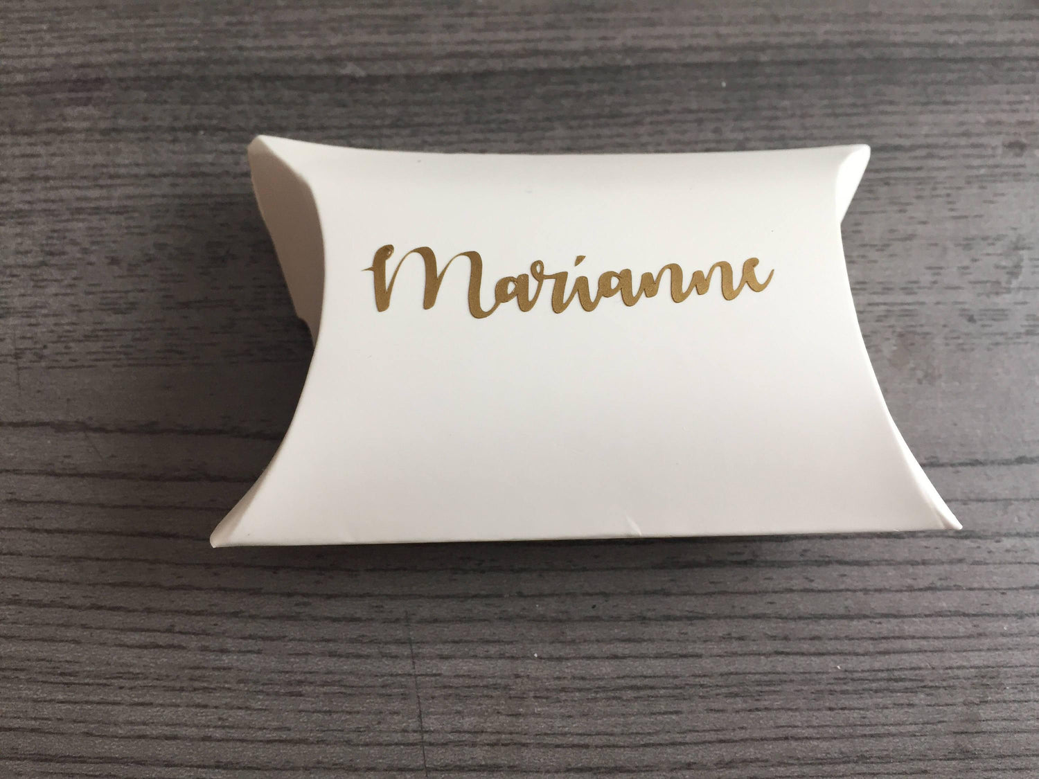 Personalized pearled keychain (incl box) - Unique Tasbihs & Gifts