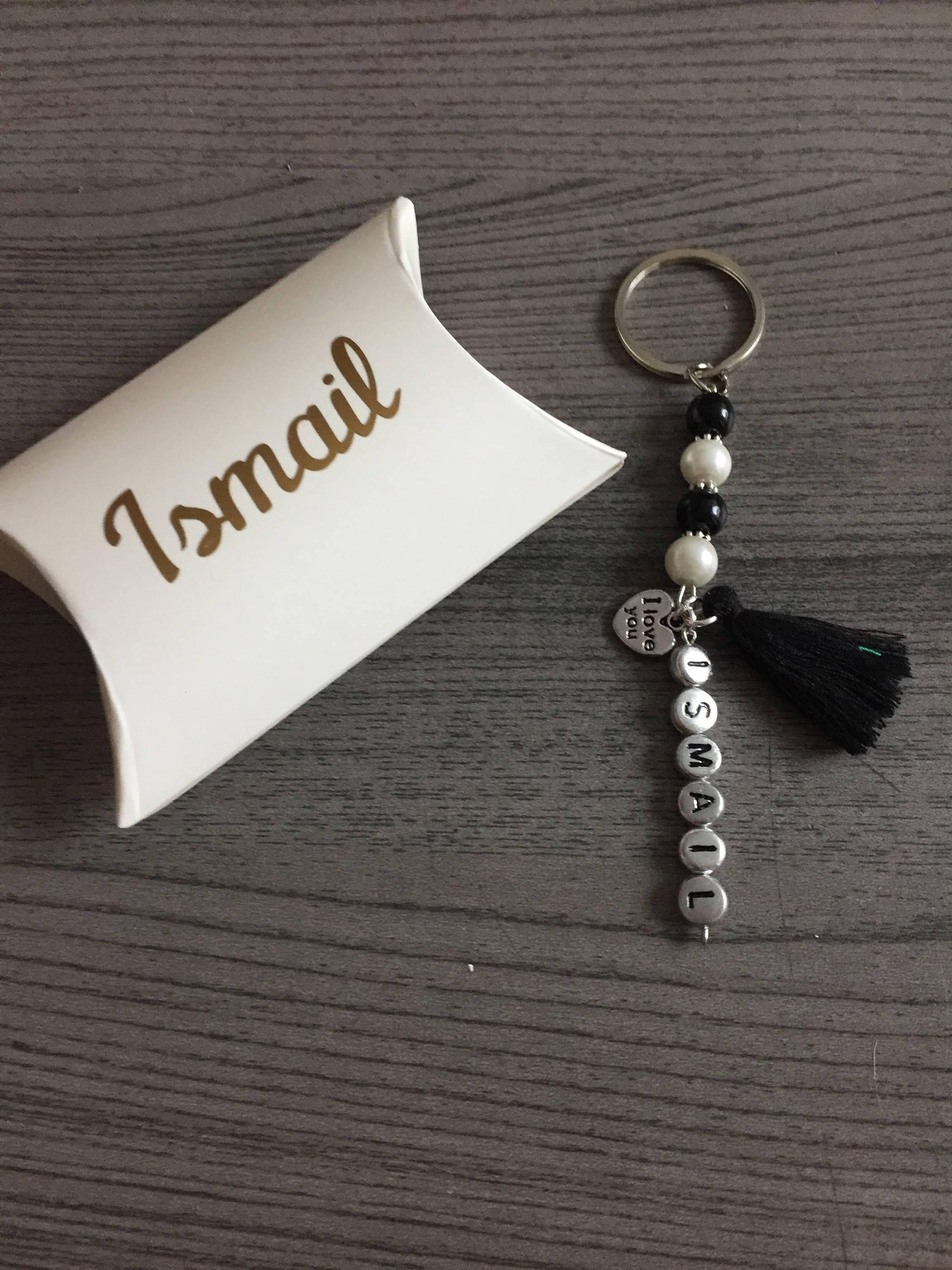 Personalized pearled keychain (incl box) - Unique Tasbihs & Gifts