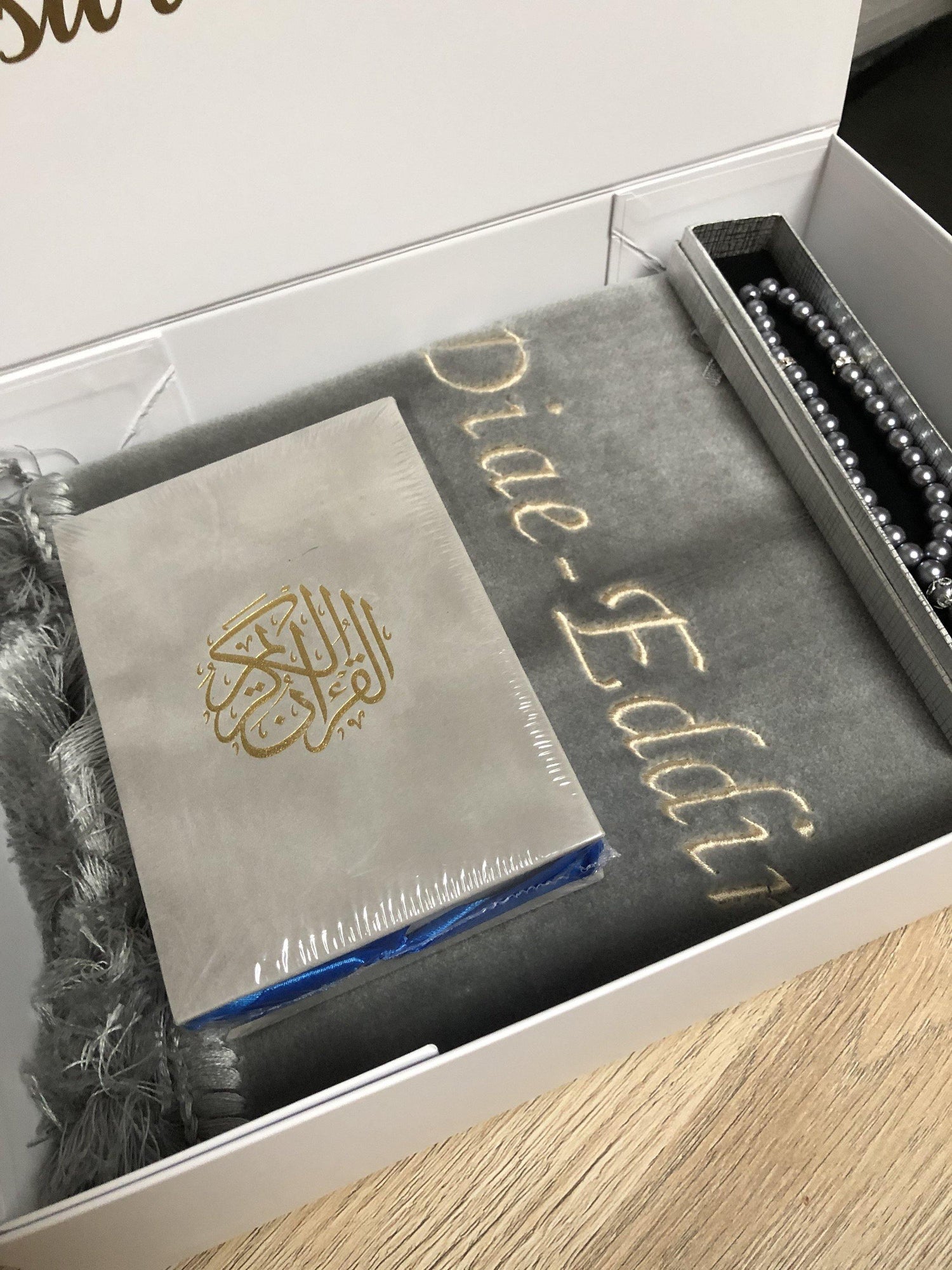 Personalised gift box Velvet pocket (Rug - Arabic Quran - Tasbih) - Unique Tasbihs & Gifts