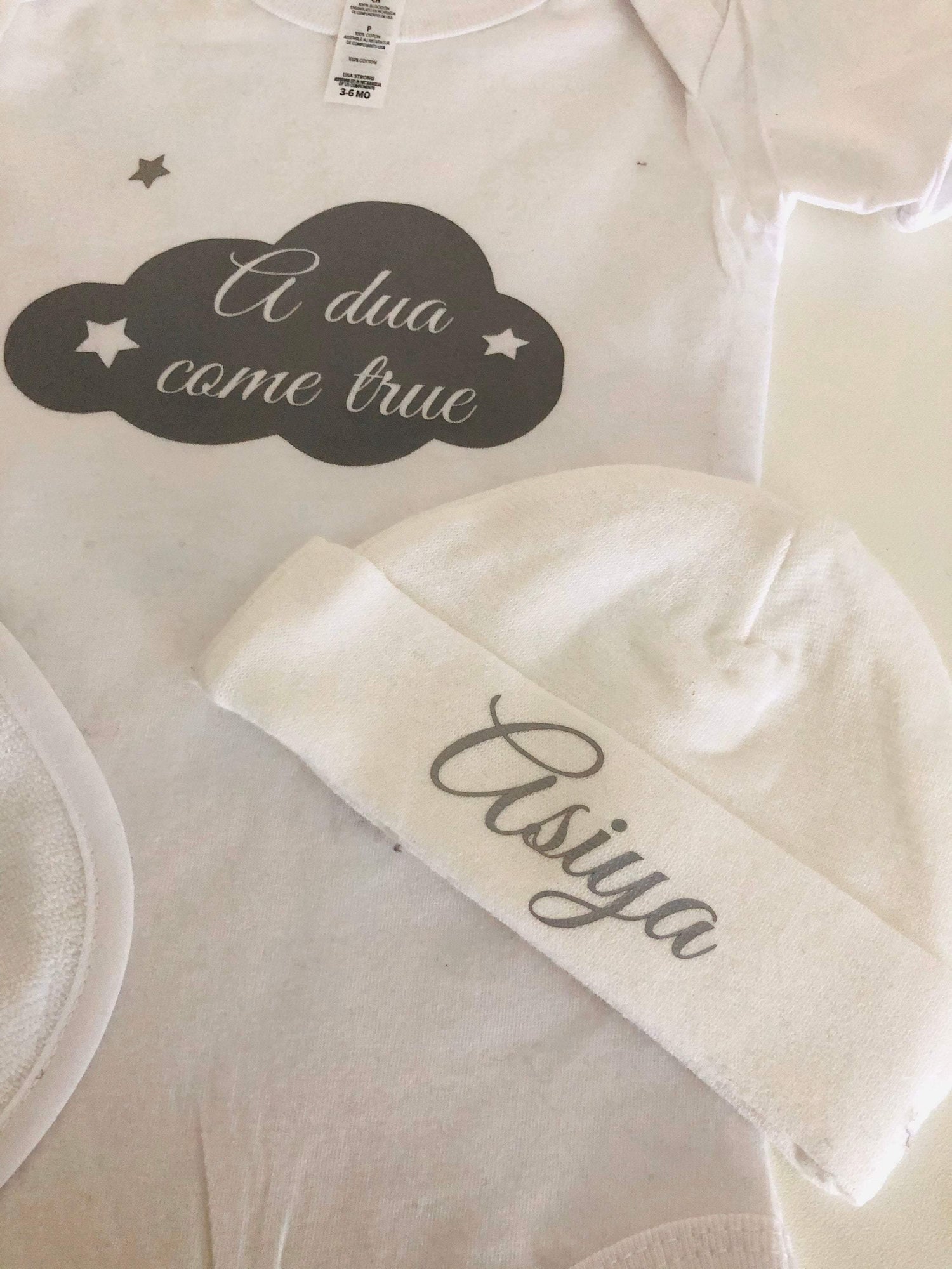 Newborn gift set (onesie - bib - cap) - Unique Tasbihs & Gifts